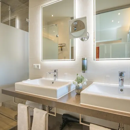 Chrysantihof Hotel 4*