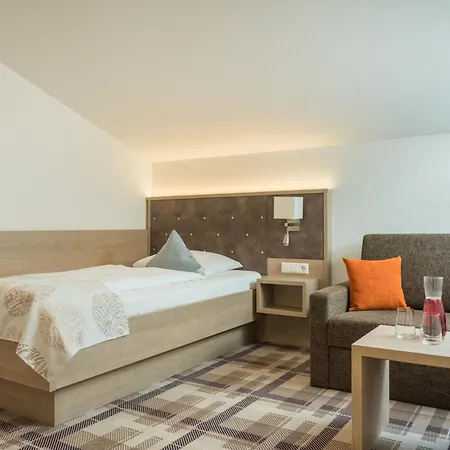 Chrysantihof Otel Bad Birnbach