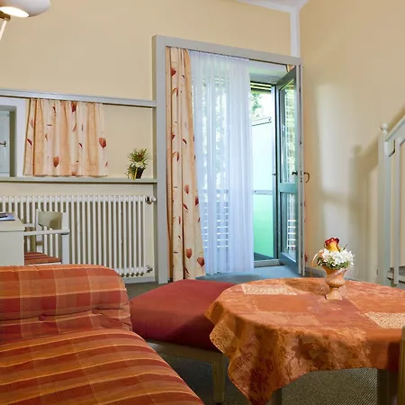 Chrysantihof Otel Bad Birnbach